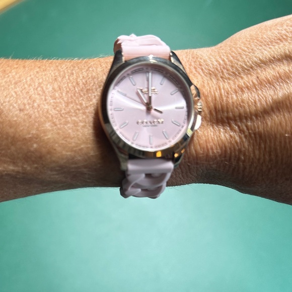 Coach Light Pink Women's Watch - Picture 1 of 7